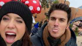 Álex González y María Pedraza en Disneyland París / @mariapedraza_