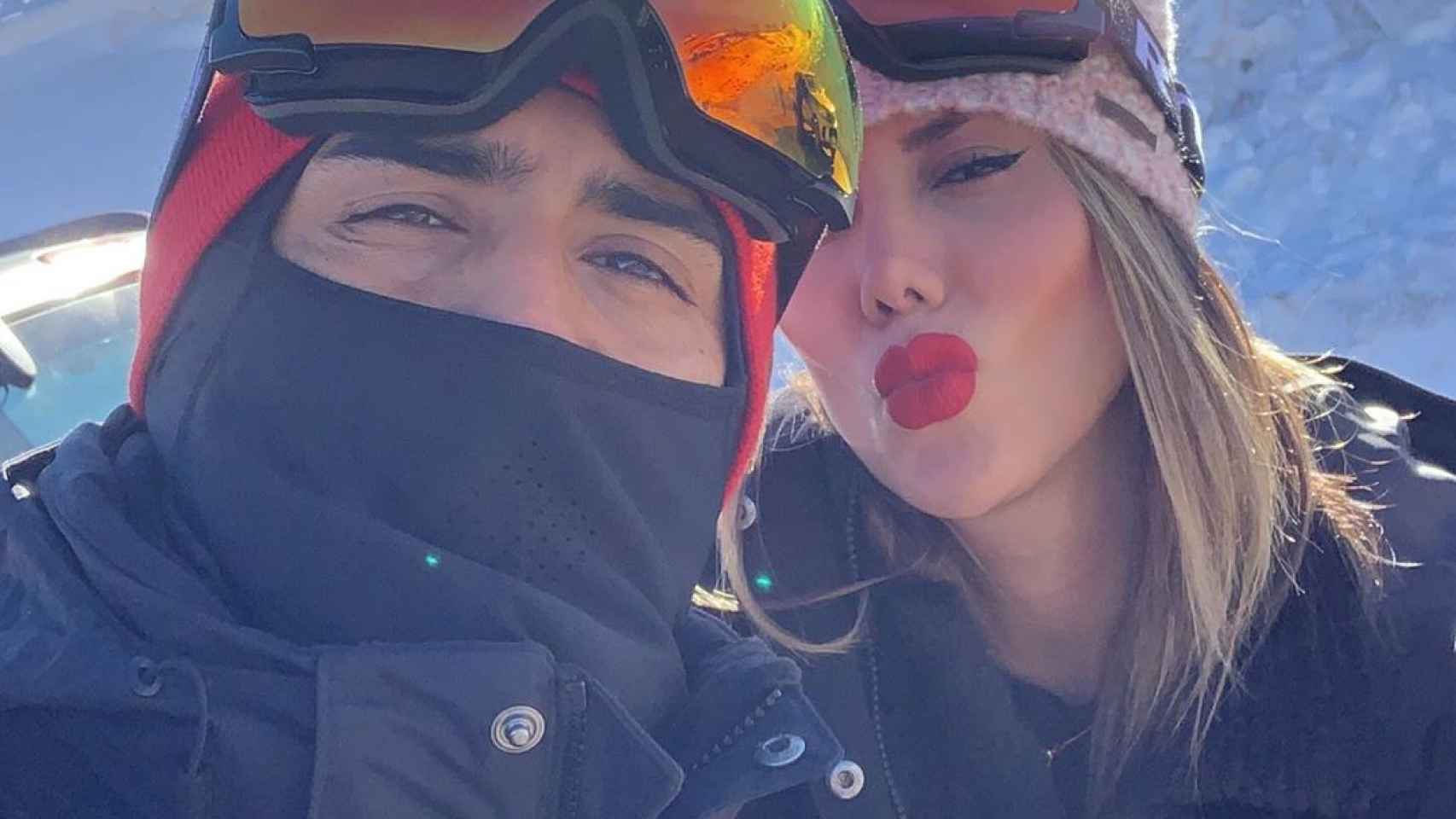 Sonia Isaza y Arturo Vidal en la nieve