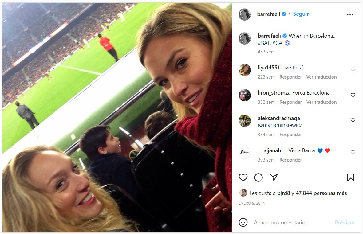 Bar Refaeli acude con una amiga al Camp Nou en 2014 / INSTAGRAM