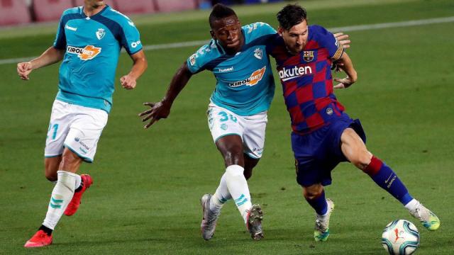 Leo Messi, en una acción ante Osasuna | EFE
