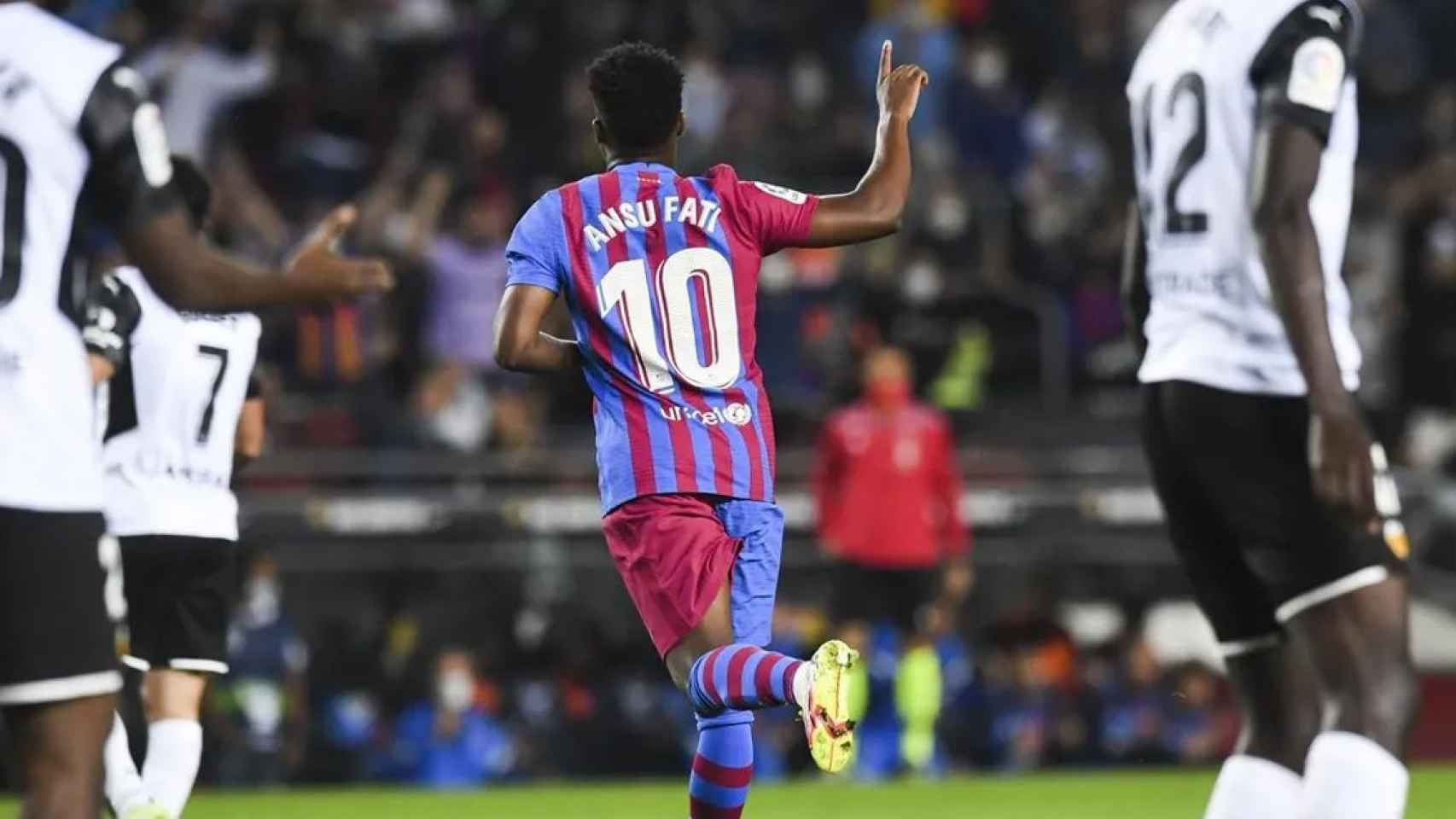 Ansu Fati, celebrando su espectacular gol ante el Valencia / FCB