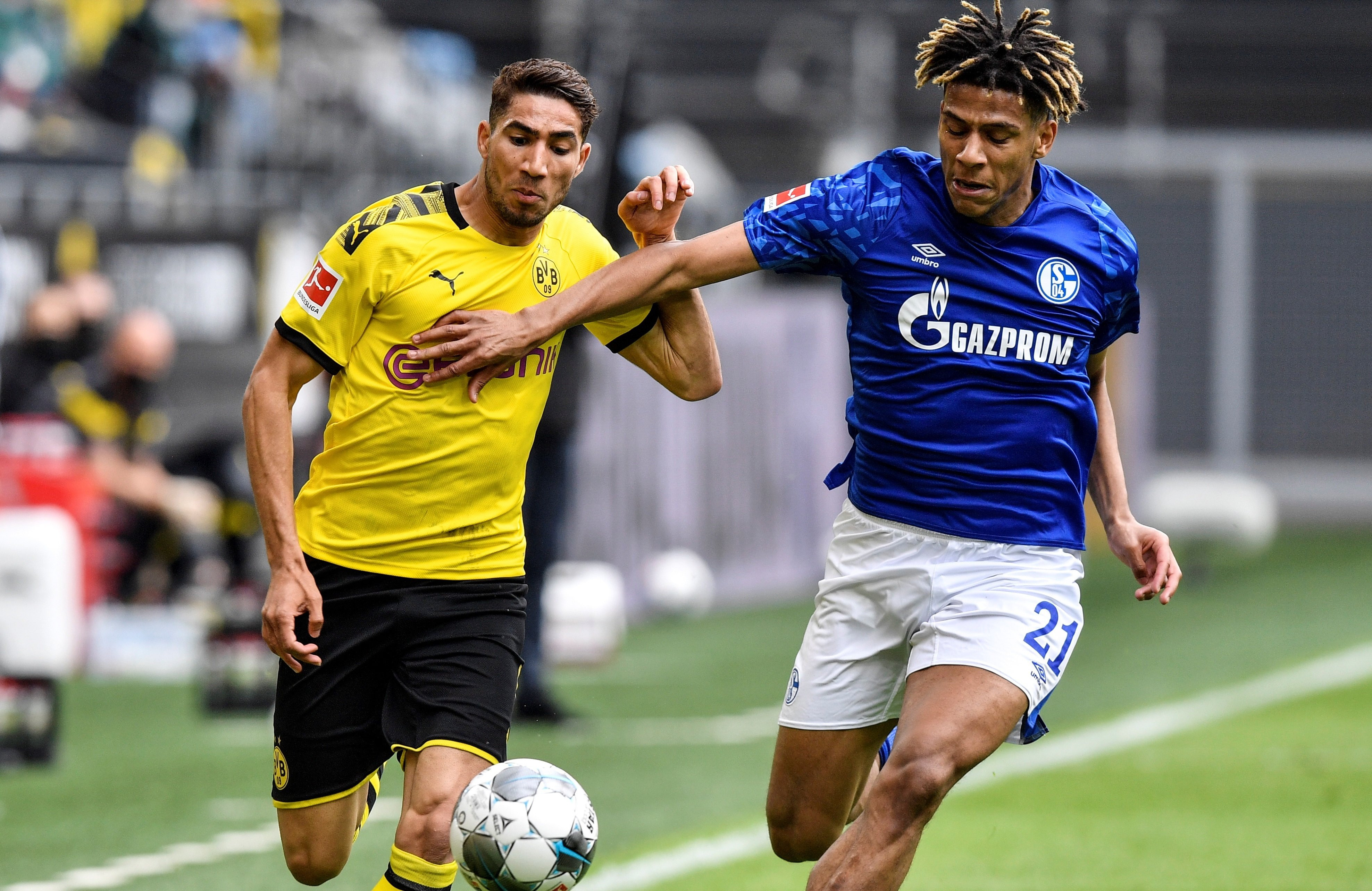 Todibo persiguiendo a Achraf en el momento de la lesión / EFE