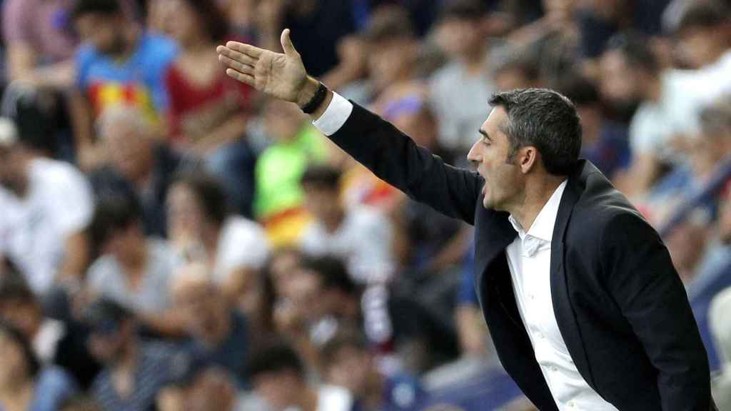 Valverde, dando indicaciones ante el Levante | EFE