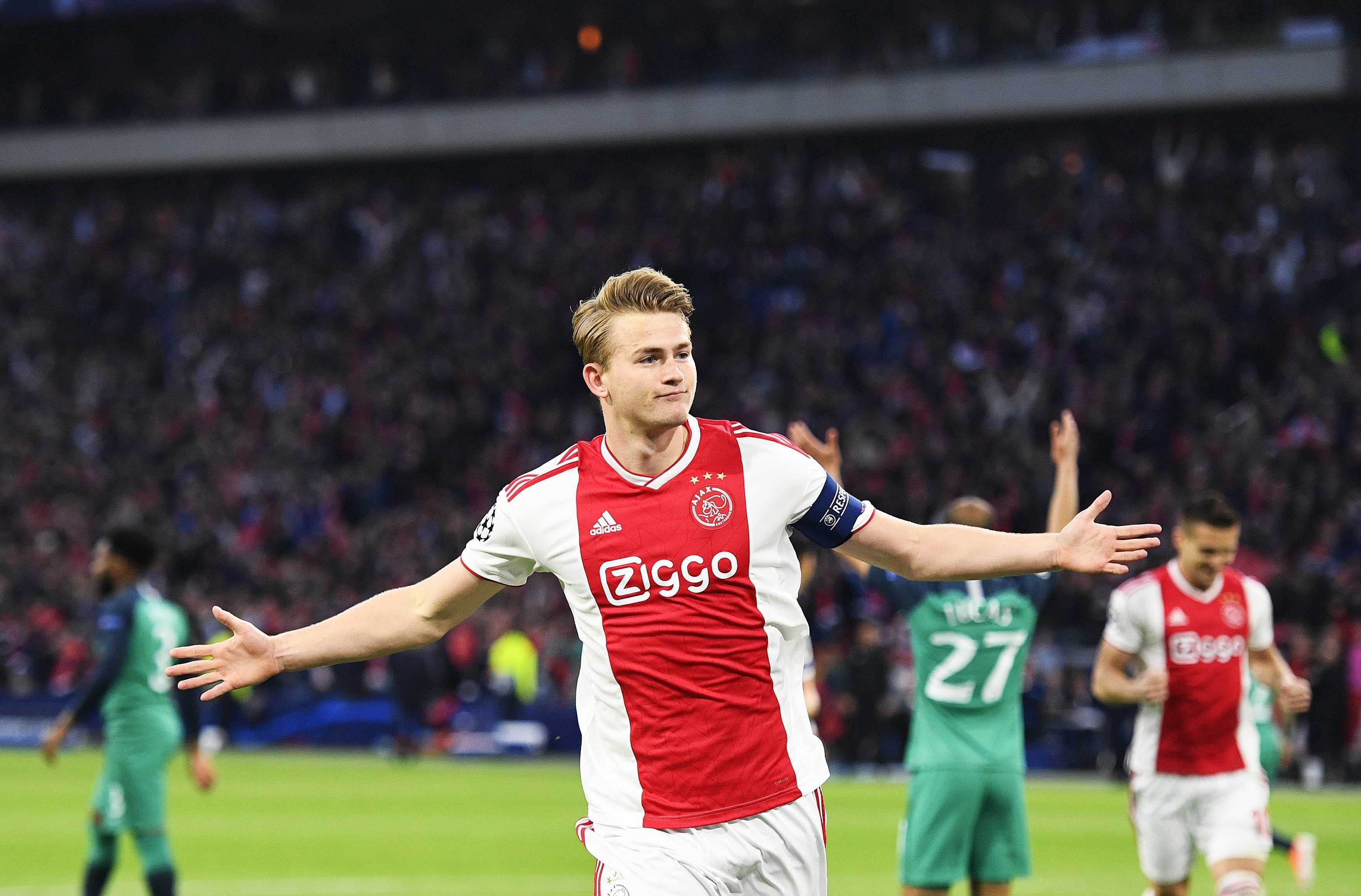 De Ligt celebrando un gol con el Ajax en la Champions / EFE