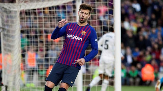 Gerard Piqué se lamenta de una ocasión fallada / EFE