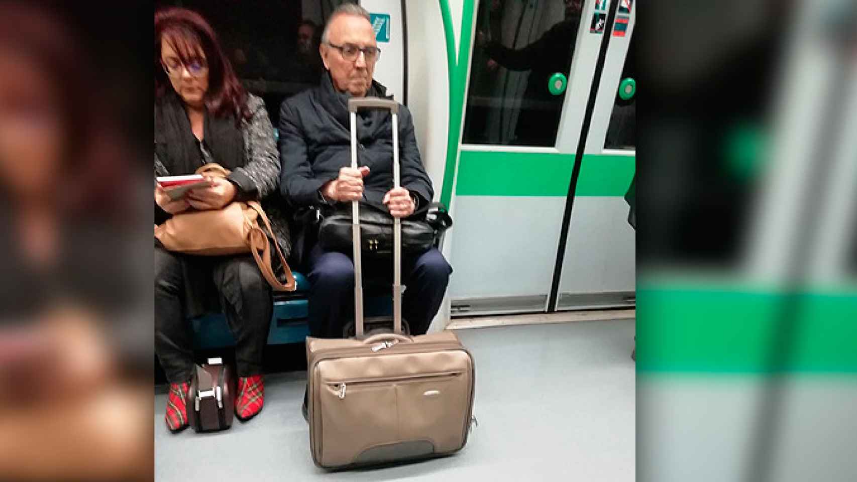 Joan Gaspart, en el Metro de Madrid por la huelga de taxis  / TWITTER