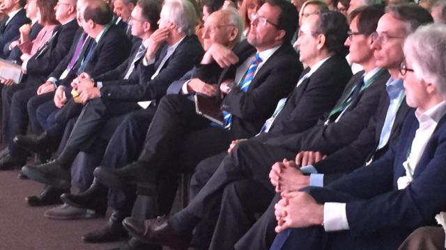 La primera fila de los asistentes a la intervención de Pedro Sánchez en Sitges, con Sánchez Llibre y Javier Faus, al final, a la derecha /CG