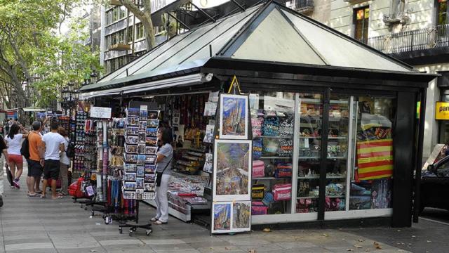 Un quiosco de prensa en la Rambla de Barcelona.