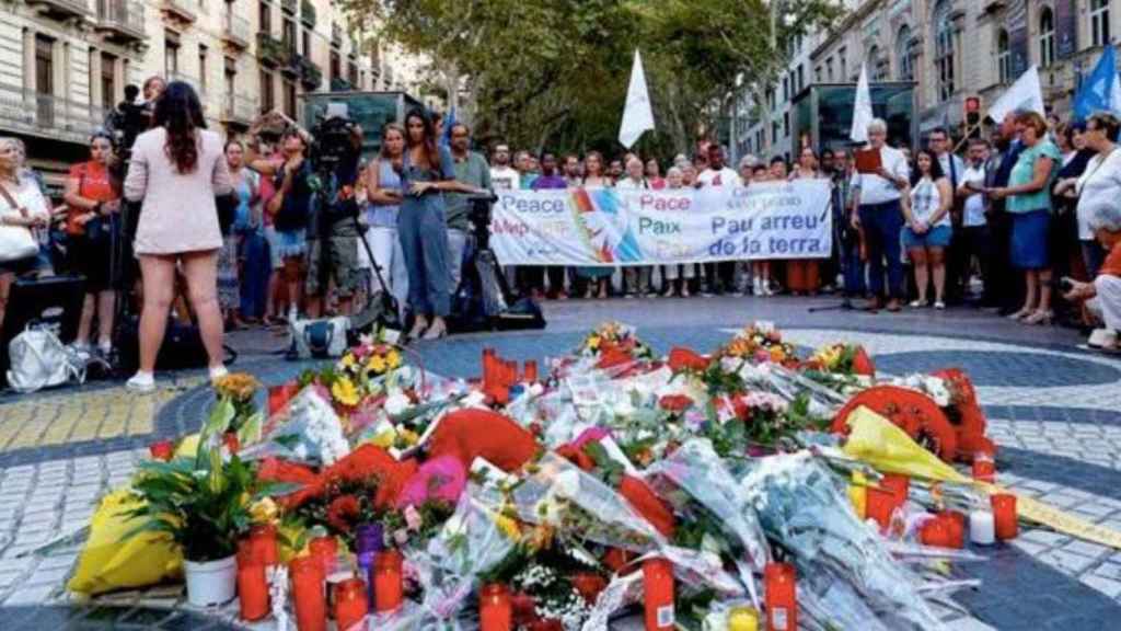 Homenaje a las víctimas de los atentados terroristas del 17A en Las Ramblas / EFE