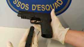 Pistola simulada con la que el hombre atracó una entidad bancaria en Tarragona / MOSSOS D'ESQUADRA