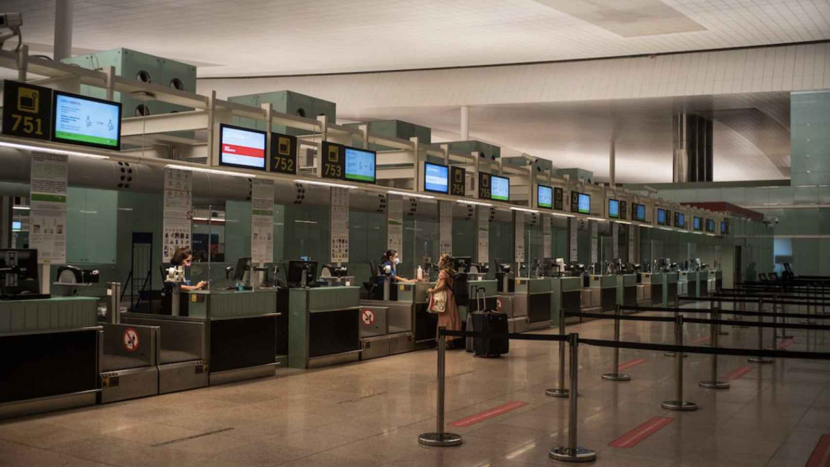 El aeropuerto de El Prat vacío por el Covid-19 / EP