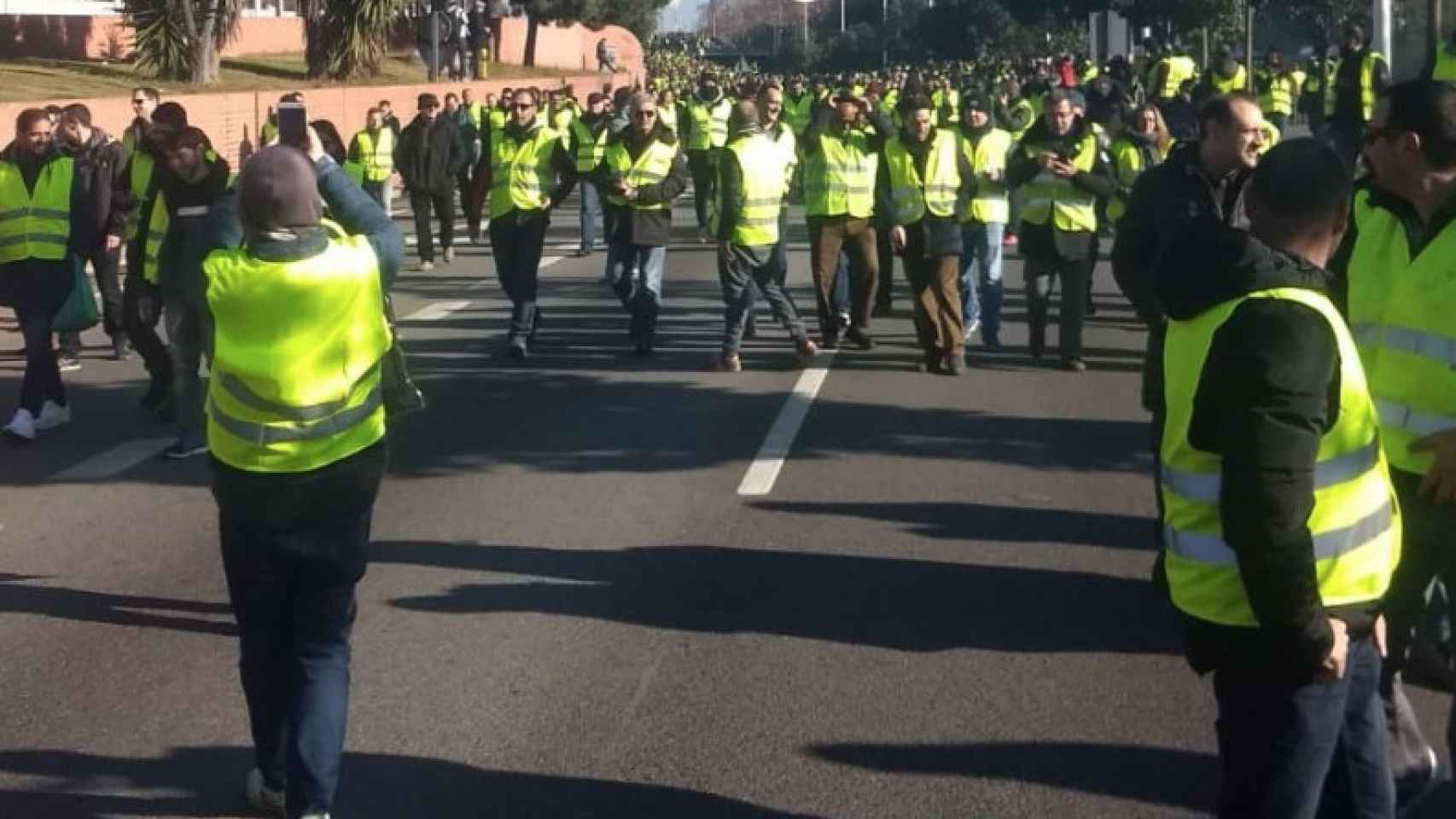 Los taxistas ocupando la Ronda Litoral en una protesta de ayer