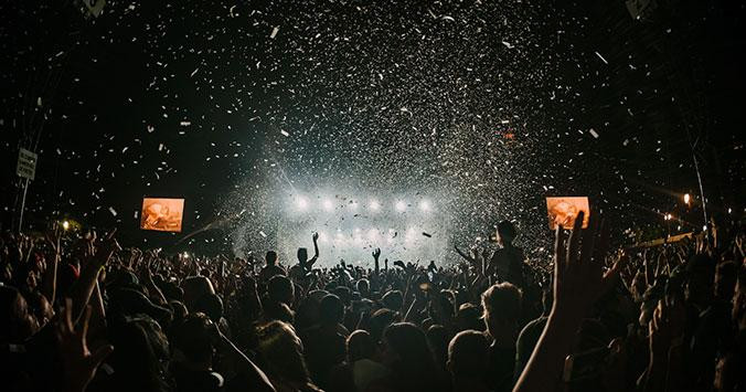 Personas disfrutando de los festivales de música en directo / UNSPLASH - HANNY NAIBAHO