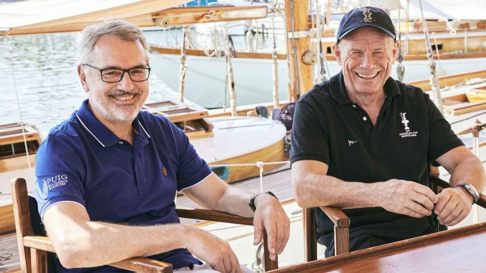 El presidente ejecutivo de Puig, Marc Puig (i), y el capitán del equipo de vela de Nueva Zelanda para la Copa América, Grant Dalton / TONI MATEU / PUIG