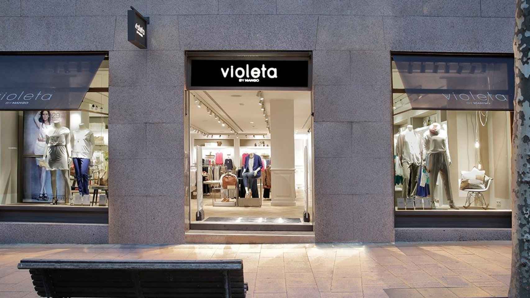 Una tienda Violeta by Mango en una imagen de recurso / MANGO (EP)