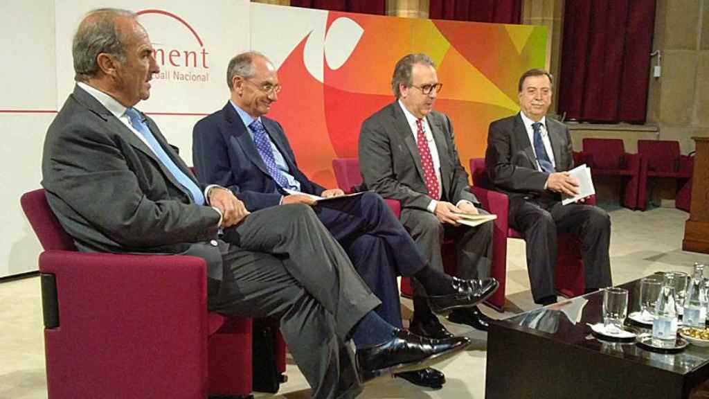 El presidente de Foment del Treball, Joaquim Gay de Montellà; el catedrático de Derecho Administrativo de la UB Joaquín Tornos; el periodista Josep Cuní, y el ex vicepresidente del TC Eugeni Gay