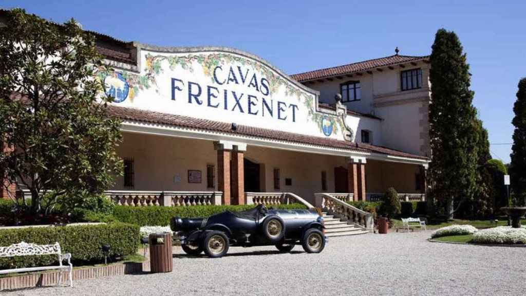 Entrada a las cavas Freixenet