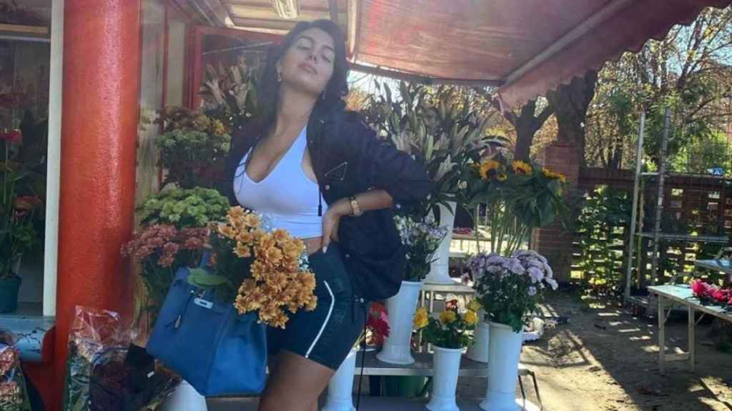 Georgina Rodríguez posa en una floristería de Turín (Italia) / INSTAGRAM