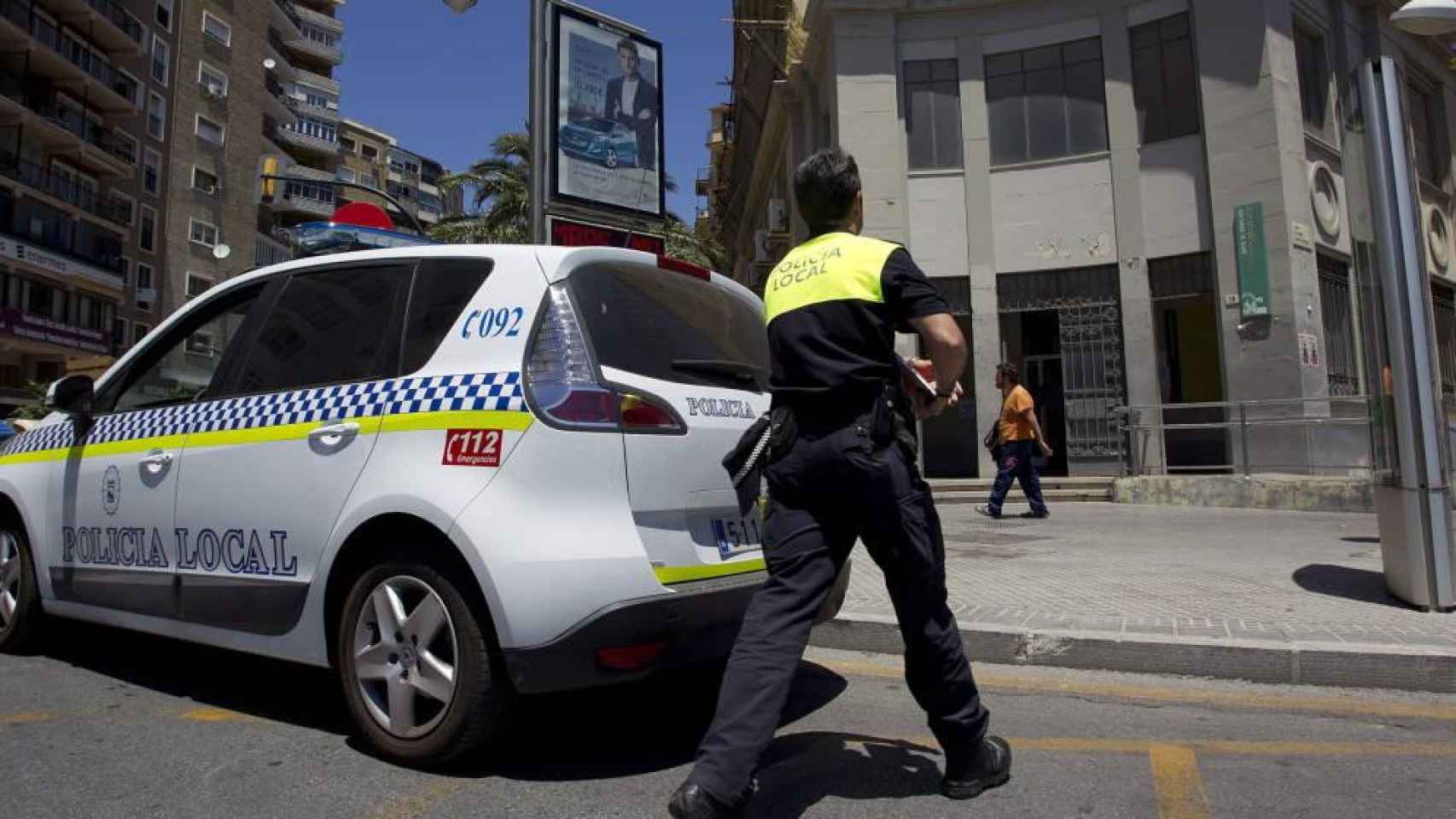 Un policía local de Sevilla / EFE