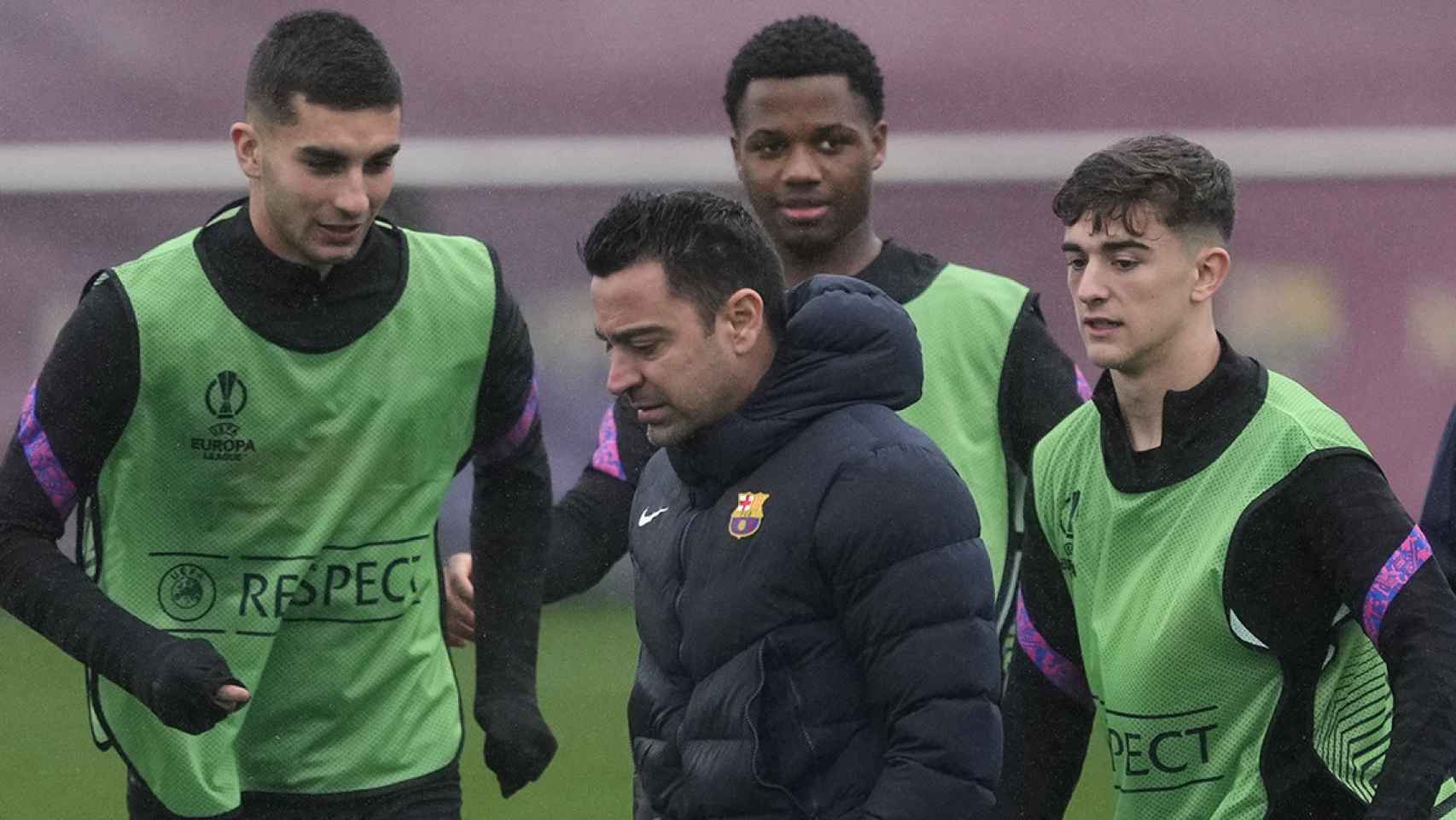 Xavi Hernández, junto a Ferran Torres, Ansu Fati y y Gavi, en un entrenamiento del Barça / EFE