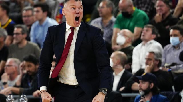 Jasikevicius grita a sus jugadores en el Palau durante el Barça-Bayern / EFE
