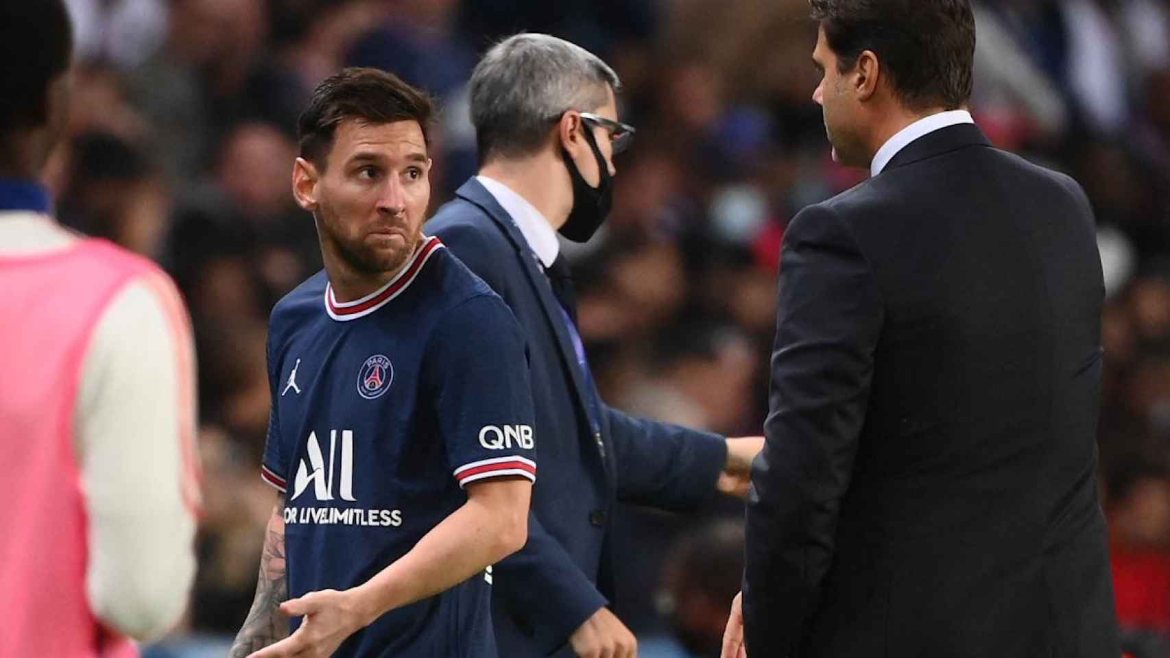 Leo Messi, molesto con Mauricio Pochettino, su entrenador en el PSG.