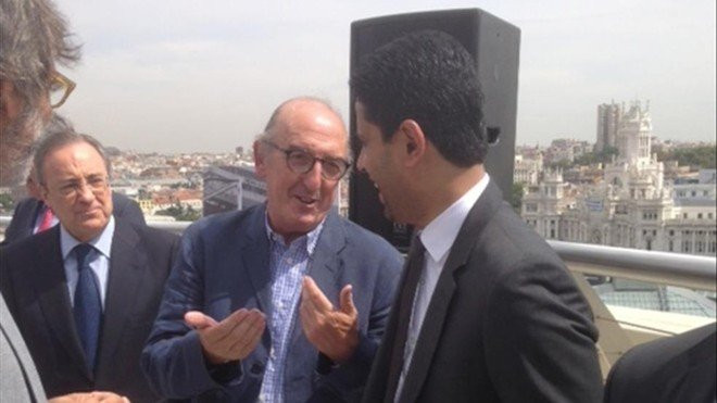 Jaume Roures y Nasser Al Khelaifi en una imagen de archivo donde también figuran Florentino Péres y Tatxo Benet / EFE