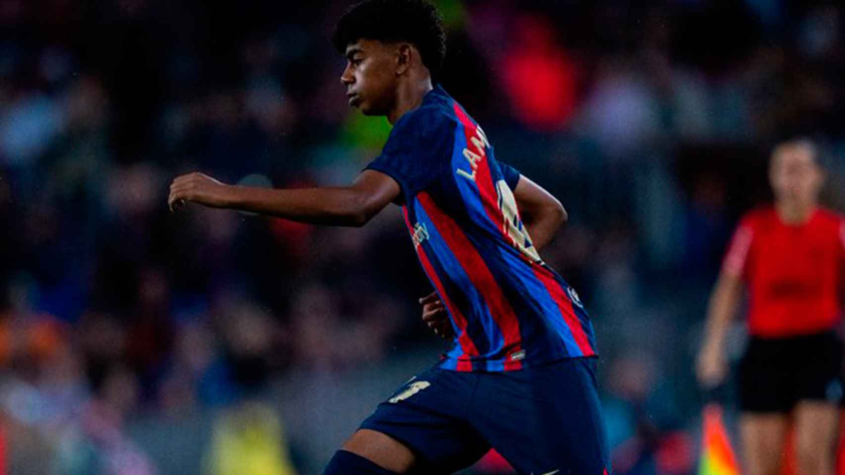 Lamine Yamal, durante el partido contra el Betis en el Camp Nou / FCB