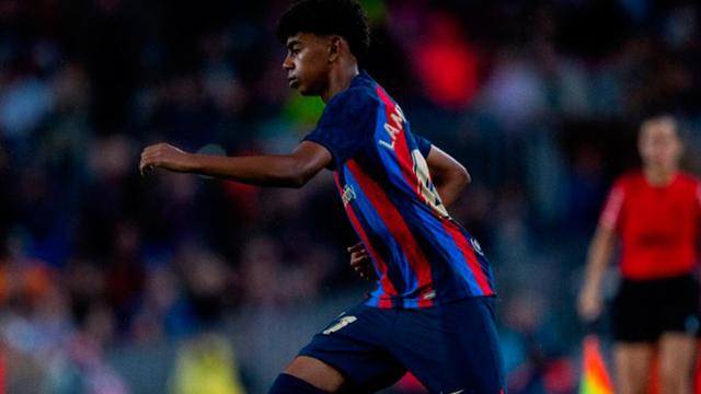 Lamine Yamal, durante el partido contra el Betis en el Camp Nou / FCB