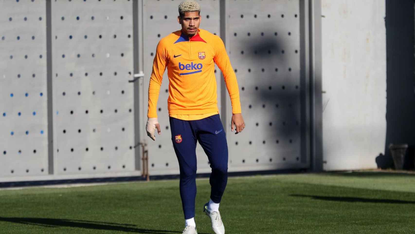 Ronald Araujo, en el entrenamiento de este miércoles en la Ciutat Esportiva Joan Gamper / FCB