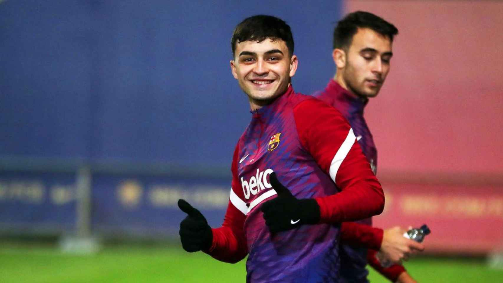 Pedri exhibe su mayor sonrisa en el entrenamiento / FCB