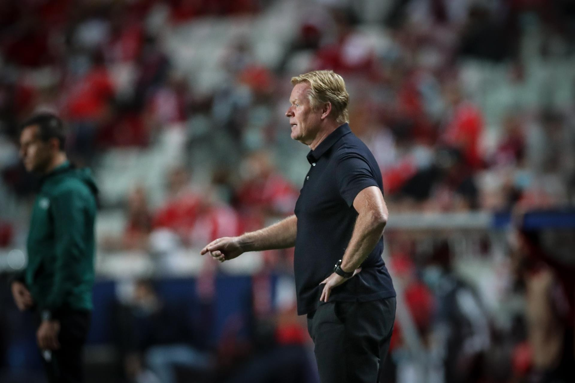 Koeman en el estadio de Da Luz / EFE