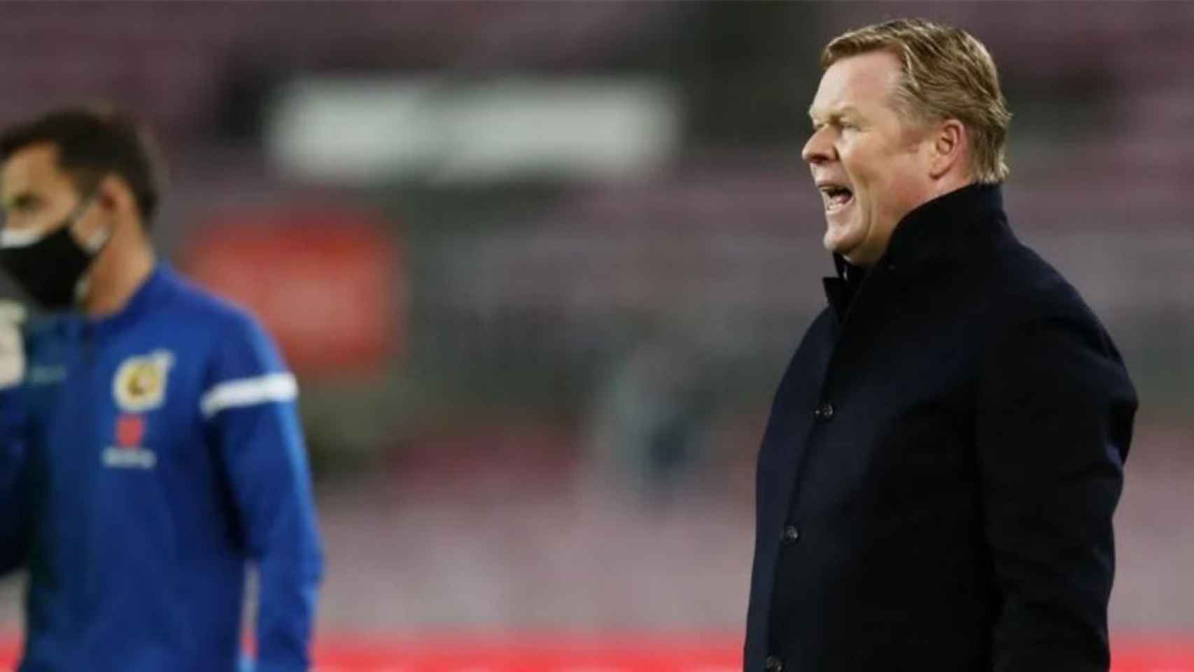 Ronald Koeman en una acción del Barça-Sevilla de Copa / FCB