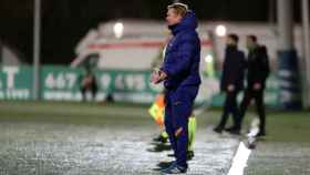 Ronald Koeman dirigiendo el Barça en Cornellà / FC Barcelona