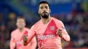 El delantero uruguayo del FC Barcelona, Luis Suárez, celebra su gol anotado ante el Getafe CF / EFE