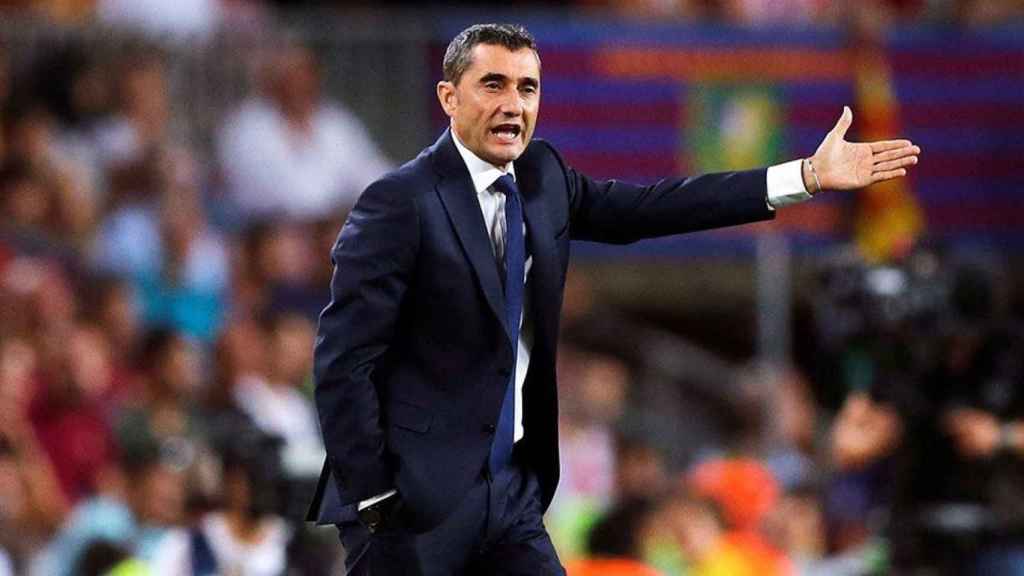 Ernesto Valverde en un encuentro del Barça / EFE