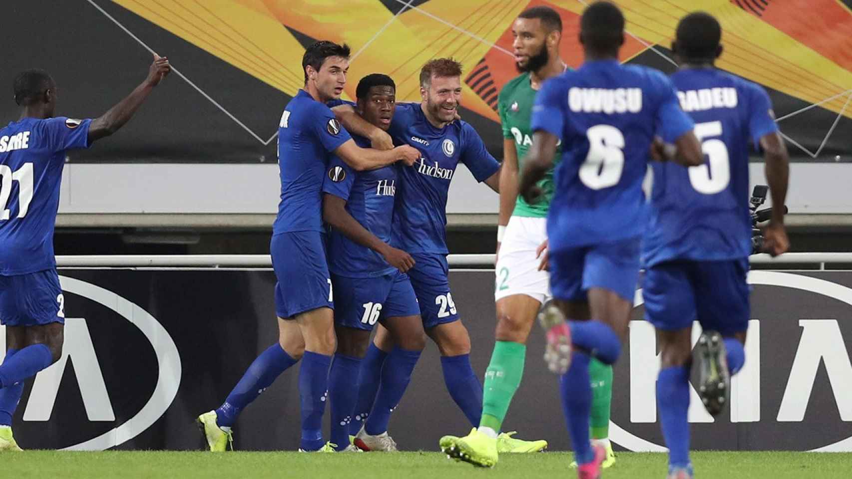 Los jugadores del KAA Gent celebrando un gol de David / EFE