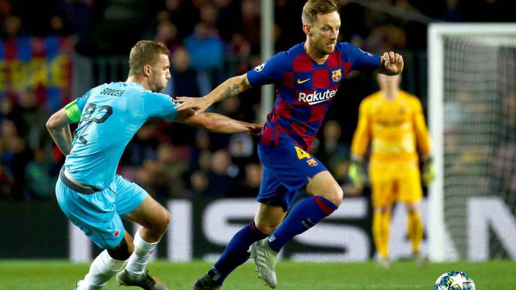 Ivan Rakitic en el partido contra el Slavia de Praga / EFE