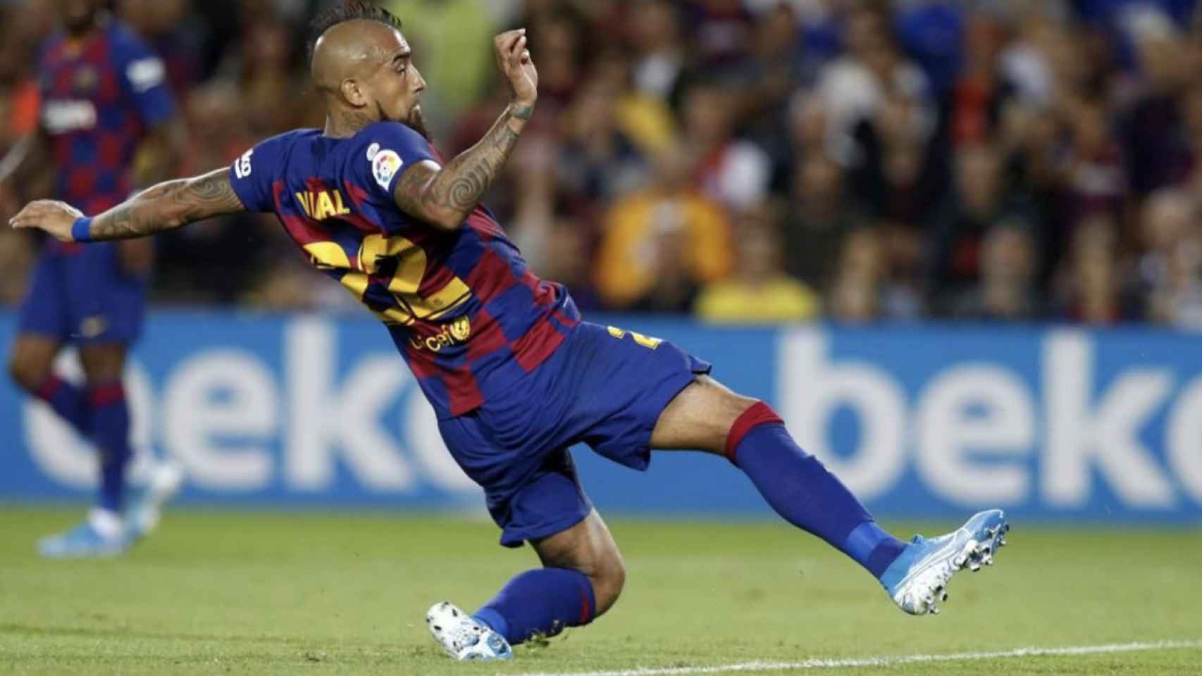 Una foto de Arturo Vidal marcando su gol al Sevilla / FCB