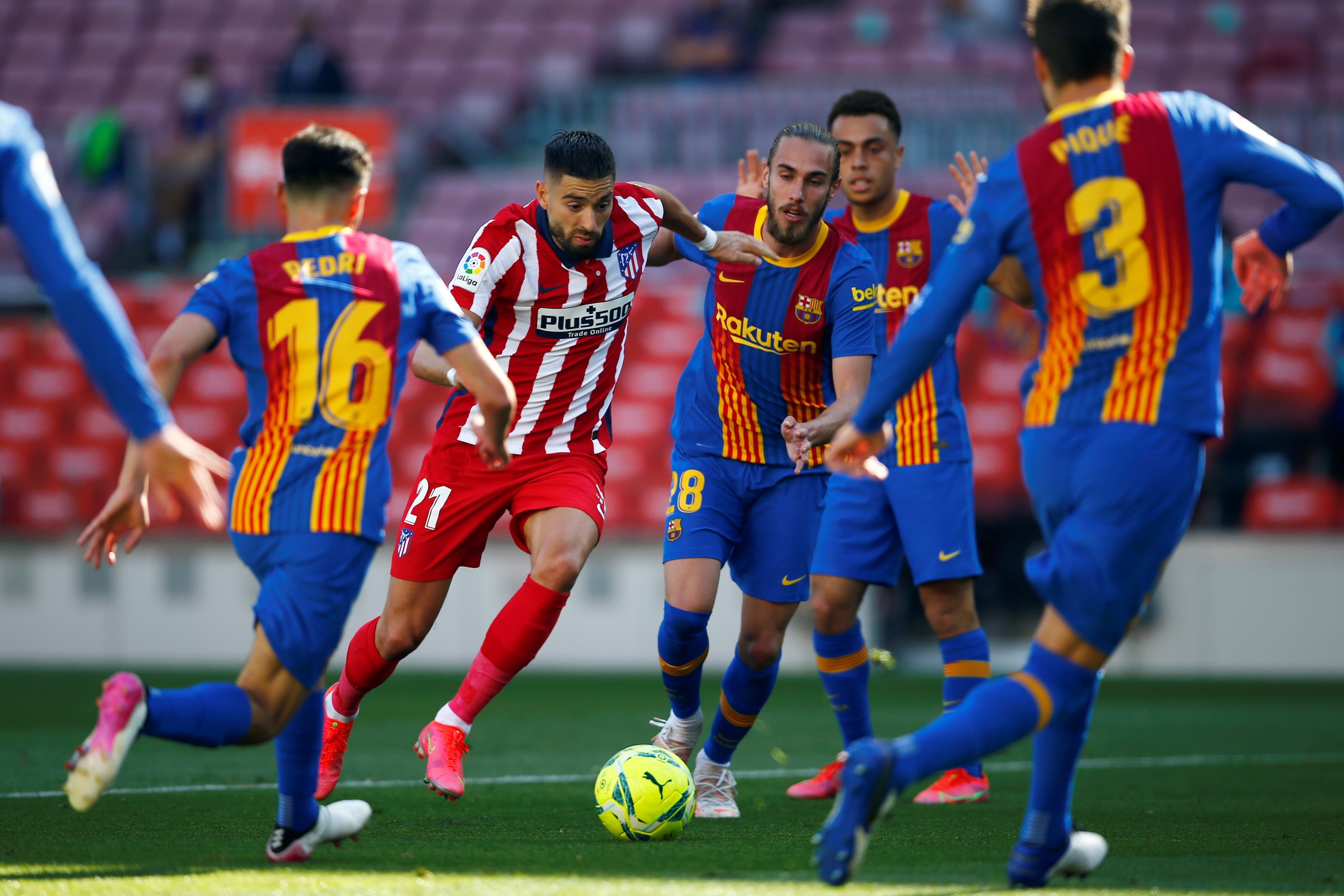 Carrasco, en una acción ante el Barça | EFE