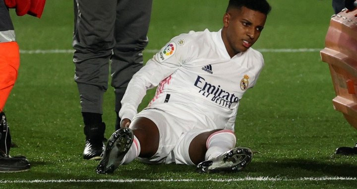 Rodrygo, tras caer lesionado contra el Granada | EFE