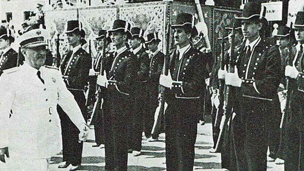 Los Mossos, de policía borbónica a guardia franquista