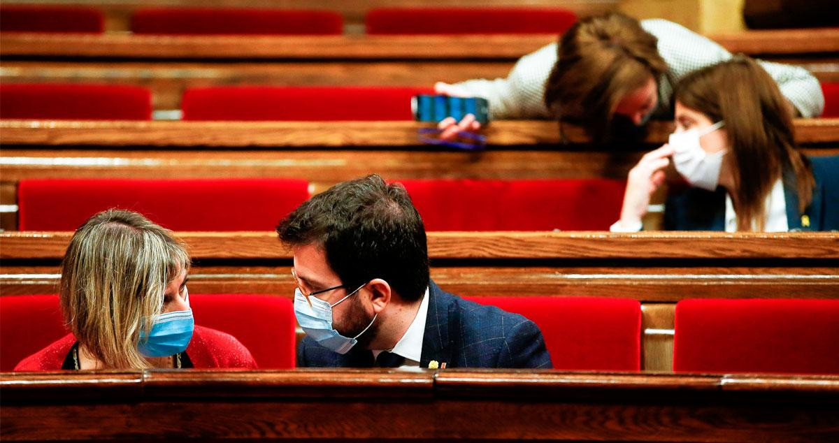 Alba Vergés, consejera catalana de Salud, con el presidente del Govern, Pere Aragonès, en el Parlamento catalán / EFE