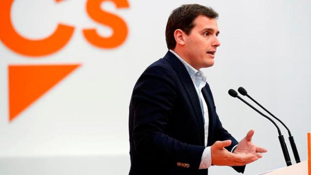El líder de Ciudadanos, Albert Rivera, durante la rueda de prensa posterior a la reunión del Comité Permanente del partido celebrada hoy en Madrid / EFE