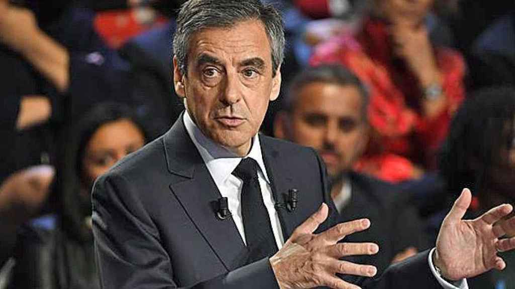 Fillon: El referéndum debe respetar la Constitución