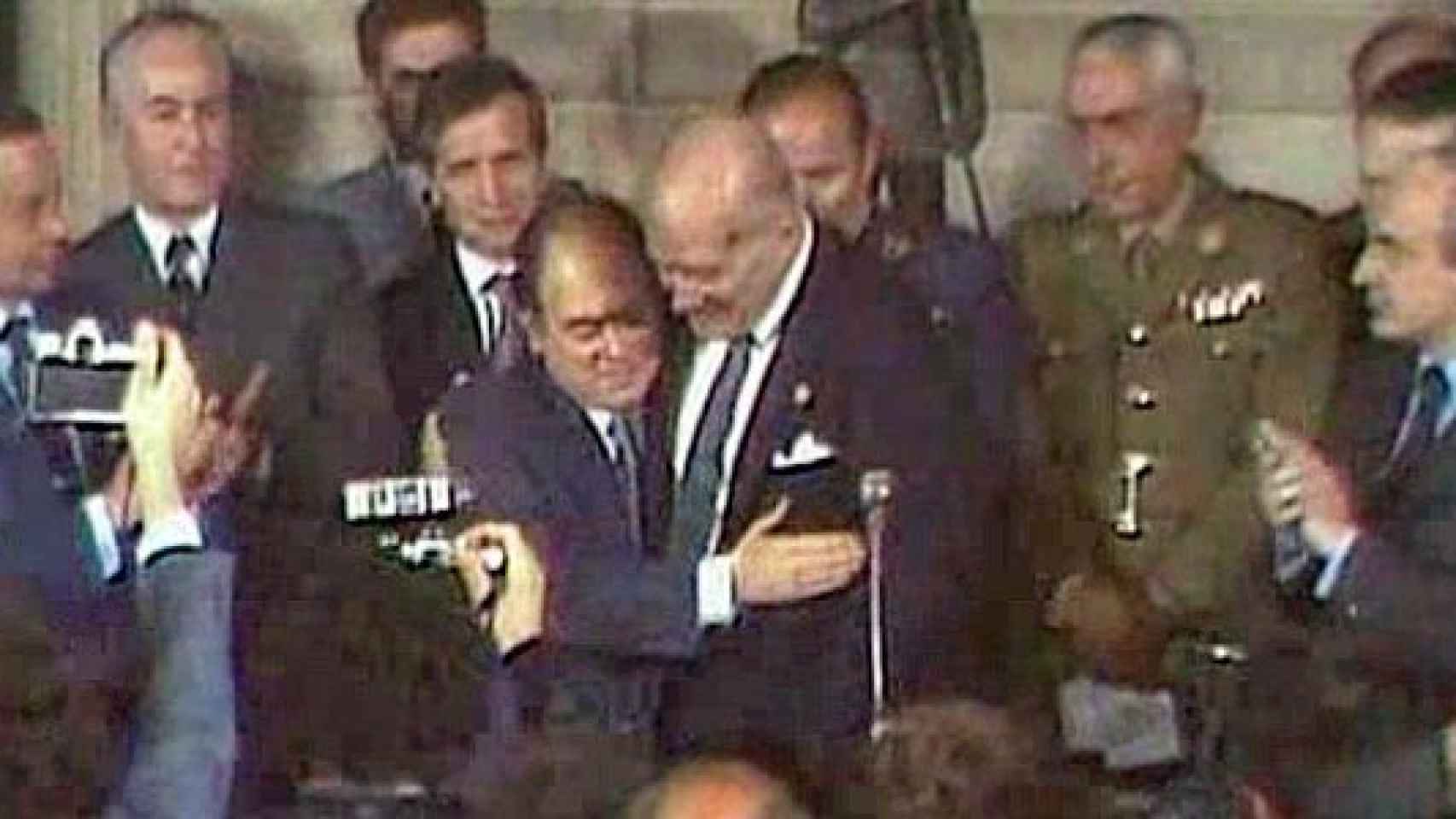 Jordi Pujol y Josep Tarradellas, durante la investidura del primero como presidente de la Generalitat en 1980