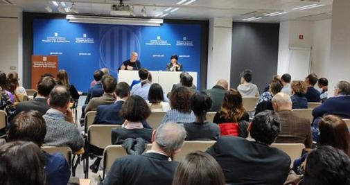 El abogado de Jordi Cuixart y Anna Gabriel, Olivier Peter, y el académico belga, Vincent Scheltiens, en el acto organizado por la delegación del Govern ante la UE / GENCAT