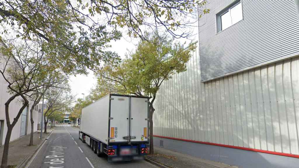 Empresa cárnica en Figueres, de la que un individuo intentó robar gasoil / GOOGLE STREET VIEW