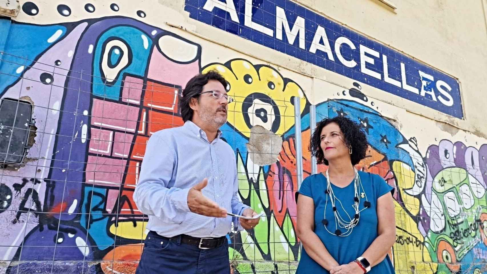 La alcaldesa de Almacelles, Vanesa Olivart, junto al secretario de Territorio y Movilidad de la Generalitat, Isidre Gavín / AYUNTAMIENTO DE ALMACELLES