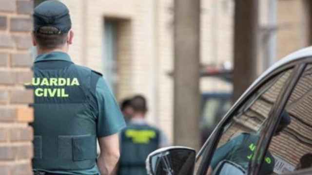 Agentes de la Guardia Civil, como los desplegados contra la trama de adjudicaciones irregulares a una red de narcos en Cataluña / EFE